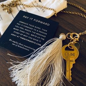 NWT Giving Keys Gold Chain Necklace